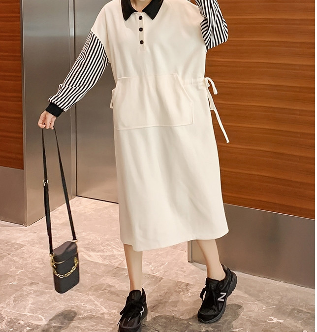 Női alkalmi ruha széles modell gombokkal és klasszikus gallérral