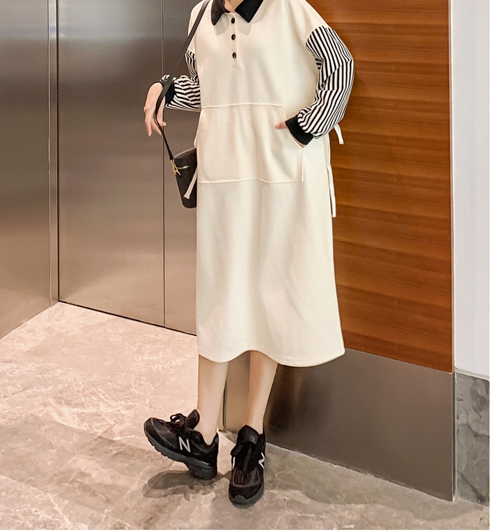 Női alkalmi ruha széles modell gombokkal és klasszikus gallérral