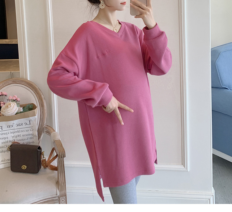 Spitsikaelusega vabaaja kleit rasedatele naistele