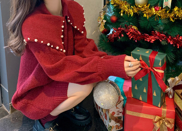 Téli ruha terhes nőknek gyöngyökkel és hosszú ujjal