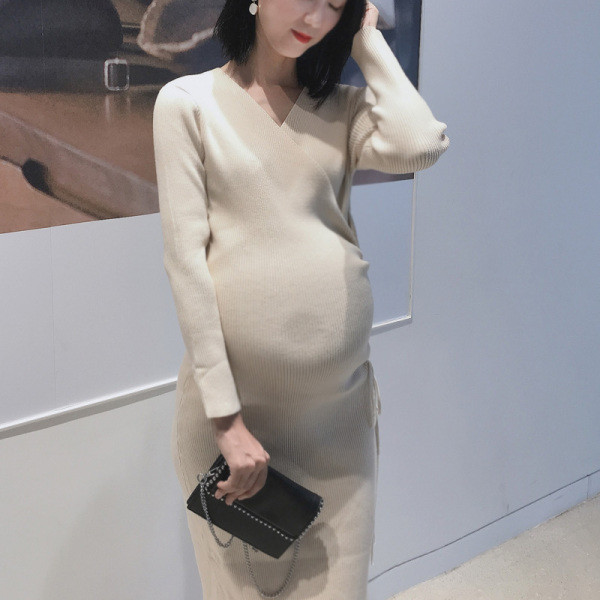 Pikk spitsikaelusega naiste kleit rasedatele naistele