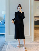 Pikkade varrukatega kootud kleit rasedatele naistele