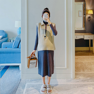 Pikkade varrukatega kootud kleit rasedatele naistele