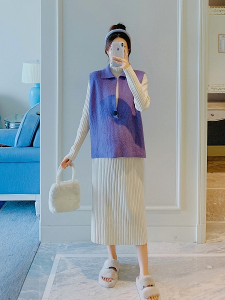 Pikkade varrukatega kootud kleit rasedatele naistele