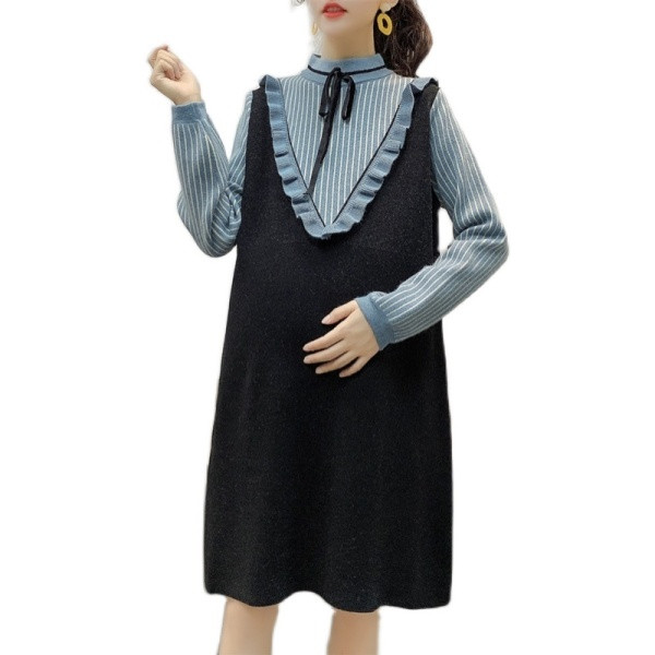 Alkalmi ruha terhes nőknek nyakkendővel és alacsony gallérral