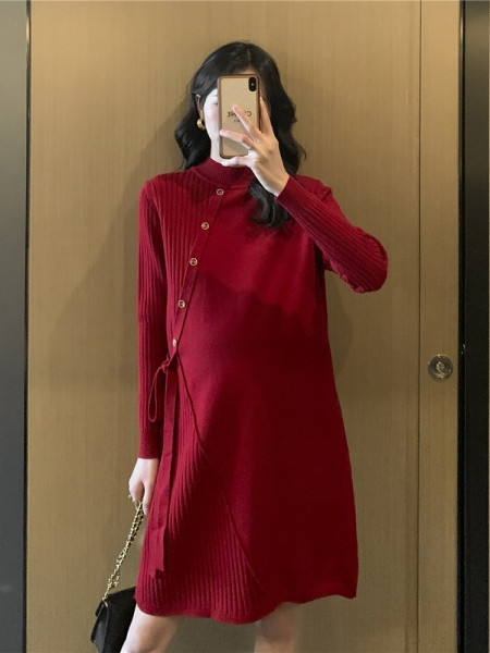 Alkalmi ruha terhes nőknek gombokkal