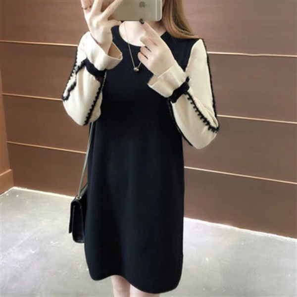 Őszi-téli ruha kerek nyakkivágással kismamáknak