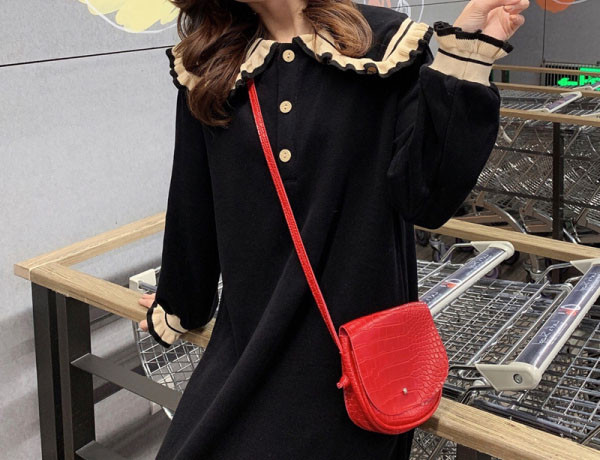 Gombos és hosszú ujjú ruha terhes nők számára