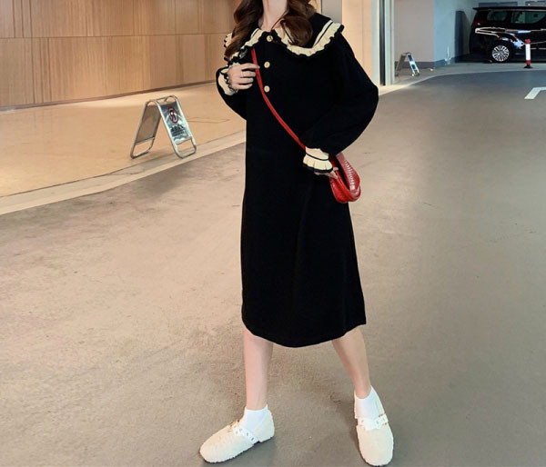 Gombos és hosszú ujjú ruha terhes nők számára