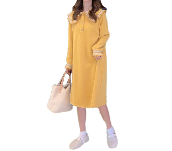 Gombos és hosszú ujjú ruha terhes nők számára