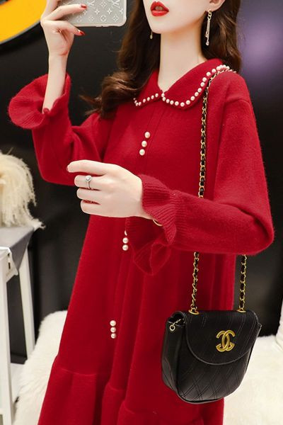 Aktuális gombos ruha terhes nőknek