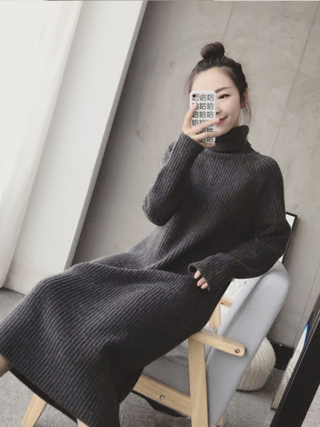 Kötött női hosszú ruha magas pólógallérral, négy színben