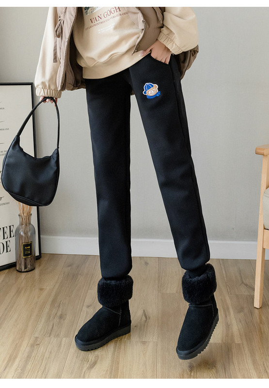 Női széles nadrág mintával és zsebekkel