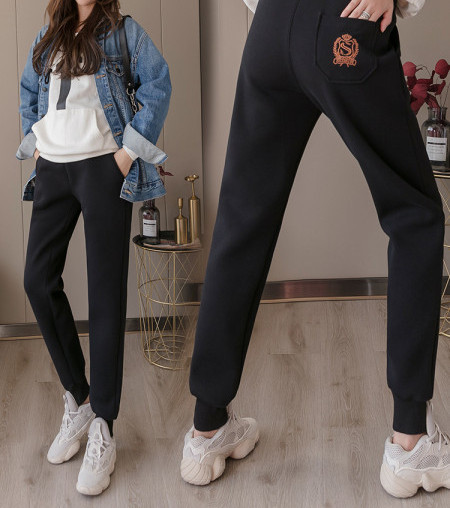 Sportnadrág puha béléssel és zsebekkel terhes nők számára