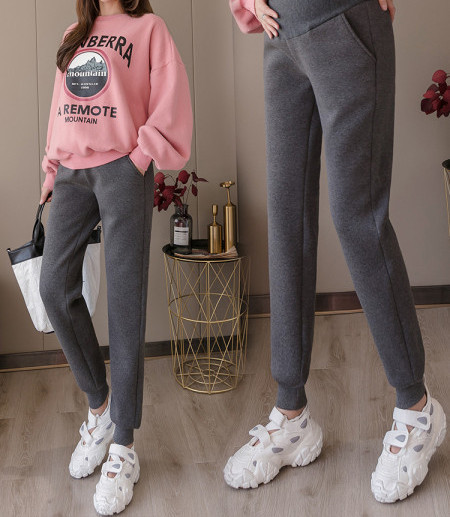 Sportnadrág puha béléssel és zsebekkel terhes nők számára