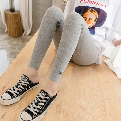 Napi ék hímzéssel terhes nők számára - két modell