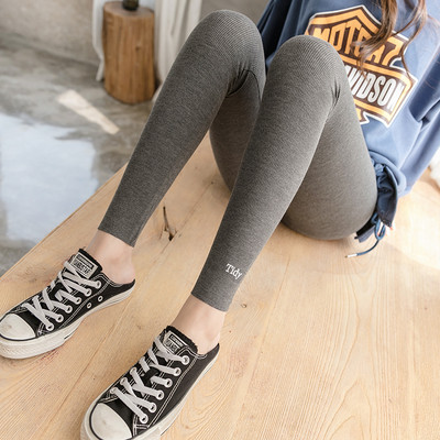 Napi ék hímzéssel terhes nők számára - két modell