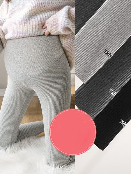 Napi ék hímzéssel terhes nők számára - két modell