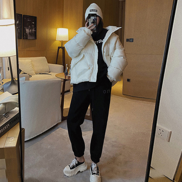 Terhes nőknek szánt széles nadrágmodell gumival