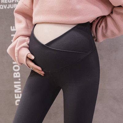 Női mindennapi leggings - egy tiszta modell, amely alkalmas terhes nők számára