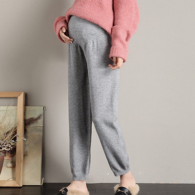 Mitmes värvitoonis laiad püksid rasedatele