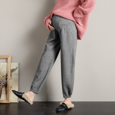 Mitmes värvitoonis laiad püksid rasedatele