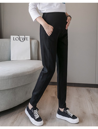 Mitmes värvitoonis laiad püksid rasedatele