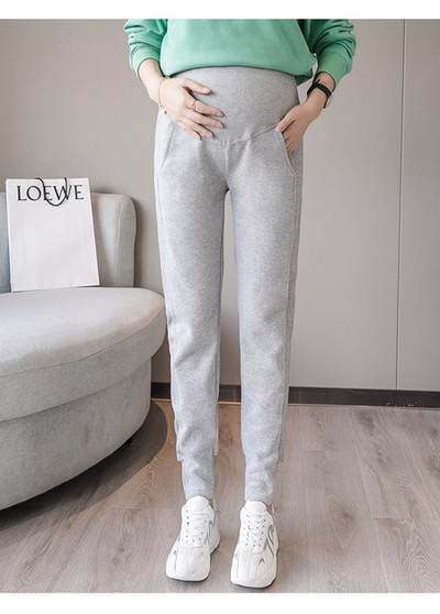 Mitmes värvitoonis laiad püksid rasedatele