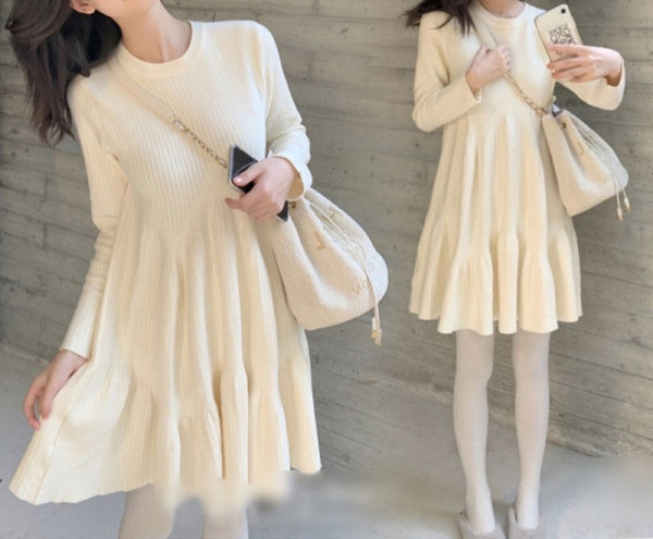 Модерна дамска разкроена рокля подходяща за бременни