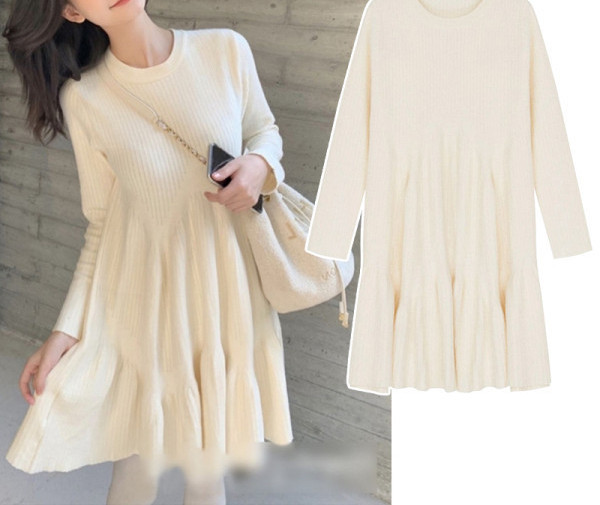 Модерна дамска разкроена рокля подходяща за бременни