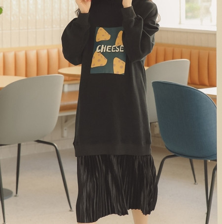 Alkalmi női ruha ovális nyakkivágással és mintával