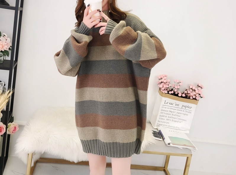 Női kötött ruha ovális nyakkivágással, két színben