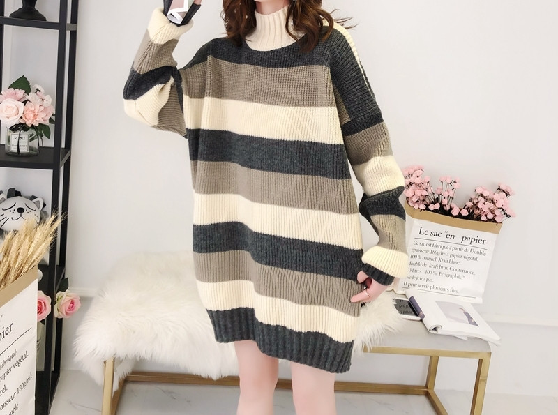 Női kötött ruha ovális nyakkivágással, két színben