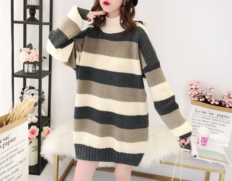 Női kötött ruha ovális nyakkivágással, két színben