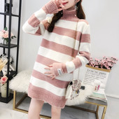 Csíkos hosszú pulóver terhes nők számára, magas gallérral