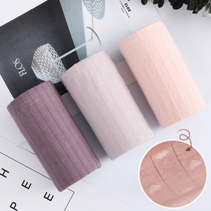 Naiste bikiinid kolme- või neljaosalises komplektis rasedatele