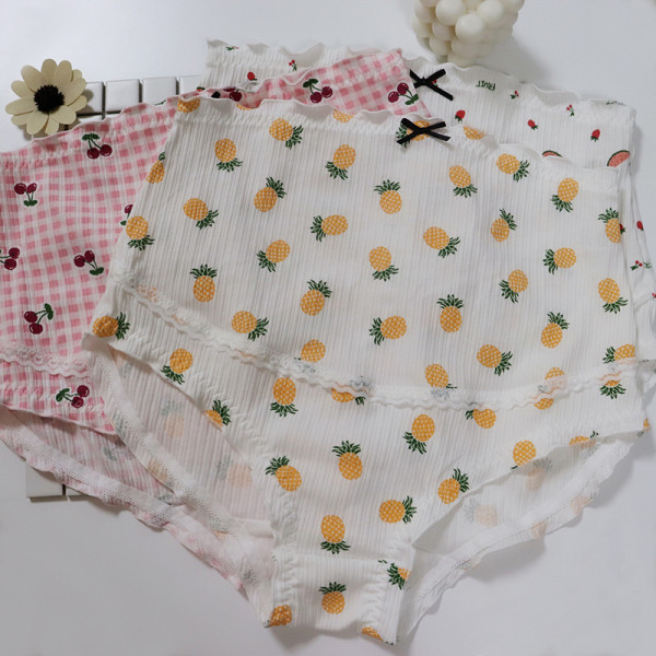 Kolmest paelaga bikiinist koosnev komplekt - rasedatele