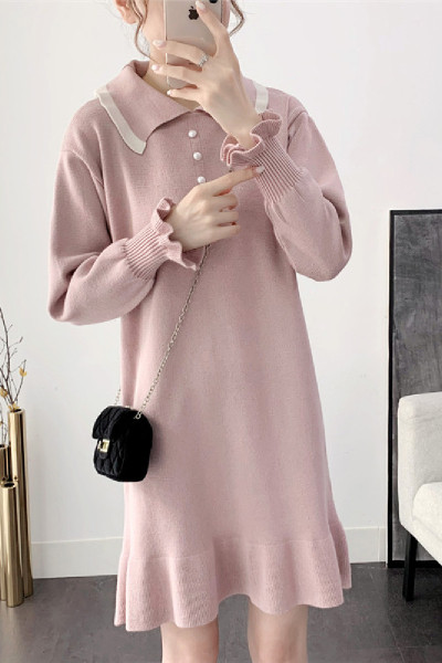 Uue mudeli krae ja nööpidega kleit rasedatele