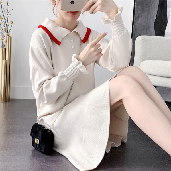 Uue mudeli krae ja nööpidega kleit rasedatele