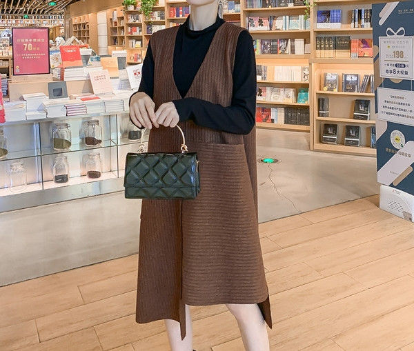 Moderna ženska haljina asimetričnog modela - pogodna za trudnice