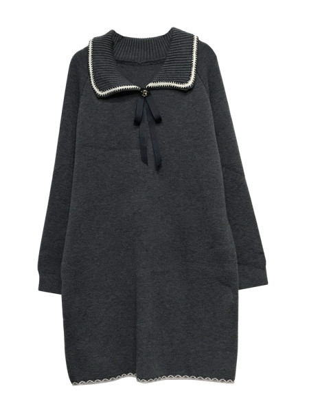 Terhes nőknek szánt széles modellruha szalaggal