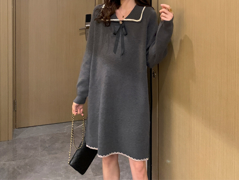 Terhes nőknek szánt széles modellruha szalaggal