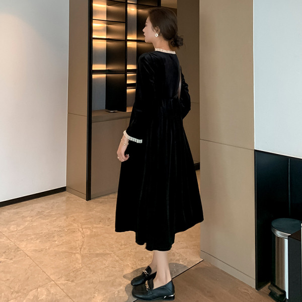 Pikk musta värvi kleit rasedatele