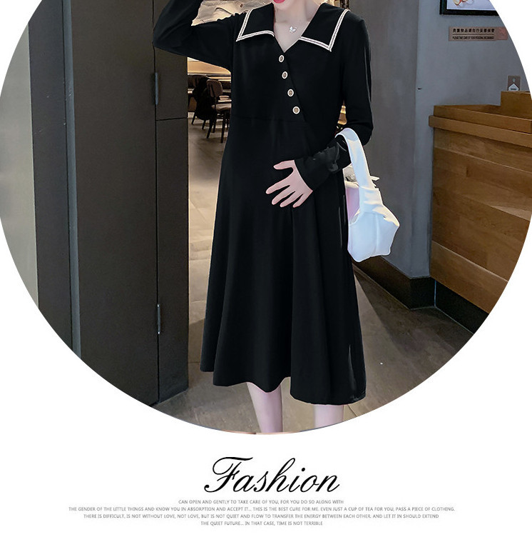 Új modell ruha terhes nőknek gombokkal