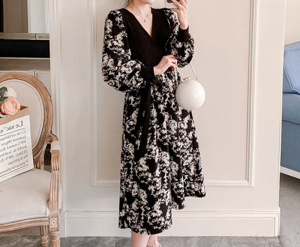 Színes, hosszú ujjú ruha terhes nőknek