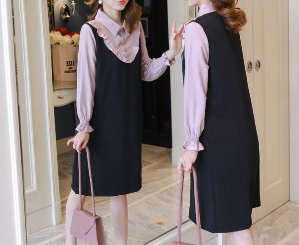 Modern ruha gallérral és fürtökkel terhes nők számára