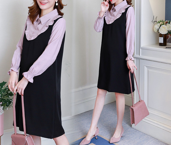 Modern ruha gallérral és fürtökkel terhes nők számára