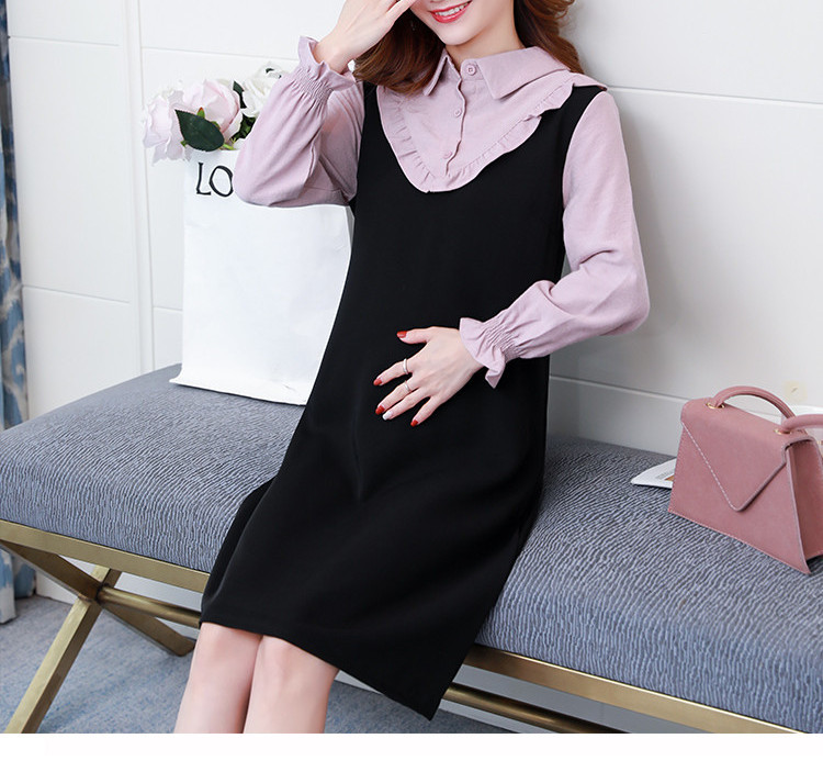 Modern ruha gallérral és fürtökkel terhes nők számára