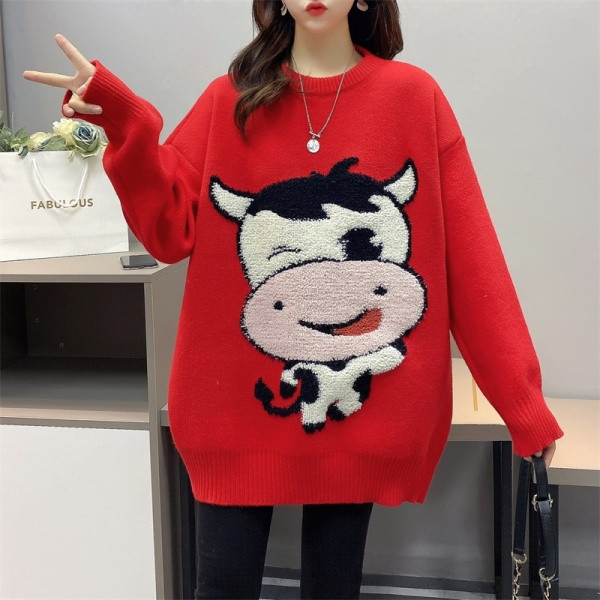 Ежедневен дамски пуловер с овално деколте и апликация