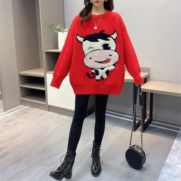 Ежедневен дамски пуловер с овално деколте и апликация